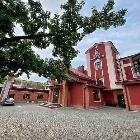 T&S Apart-Hotel Chernivtsi Exterior photo